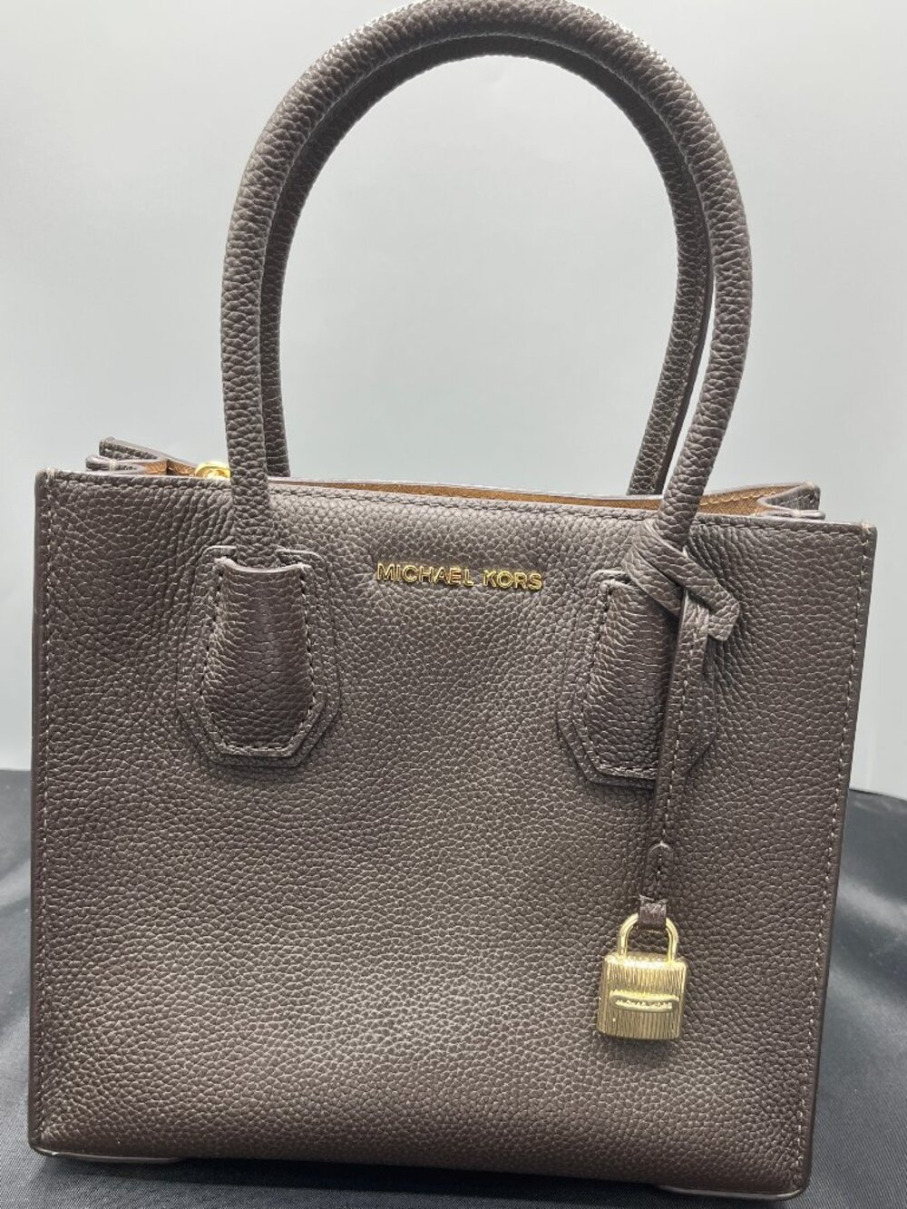 MICHAEL KORS MERCERS DARK BROWN PEBBLED LEATHER CROSSBODY W/GOLDTONE HARDWARE
